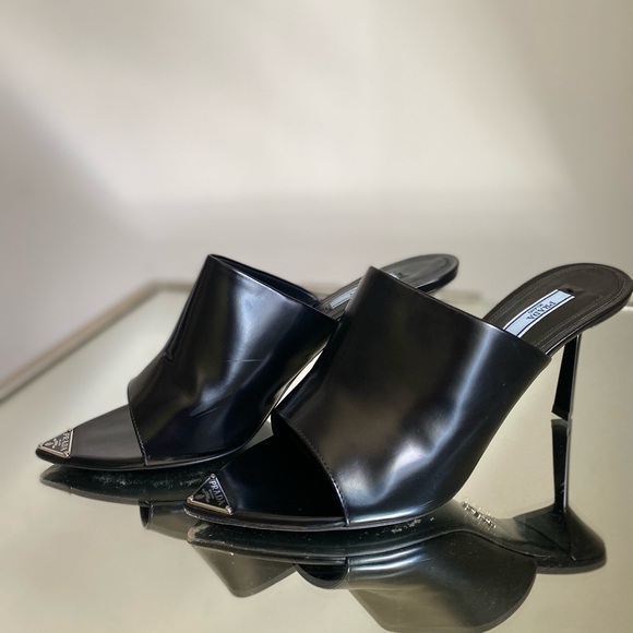 Like new Prada Brushed Leather Pointy-toe Sandal 40.5 $1,295 - Picture 14 of 15